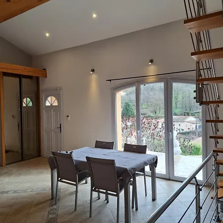 Prive Entre Lyon Et St Etienne Bed & Breakfast