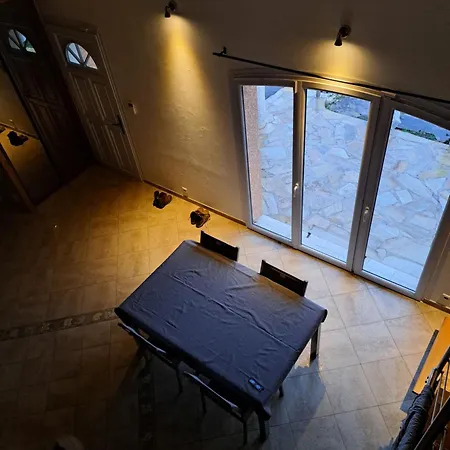 Prive Entre Lyon Et St Etienne Bed & Breakfast *