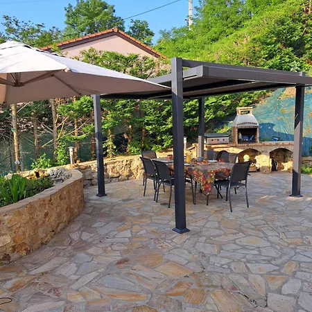 Prive Entre Lyon Et St Etienne Bed & Breakfast